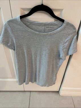 Banana Republic Light Heather Gray Short Sleeve Scoop Neck Tee